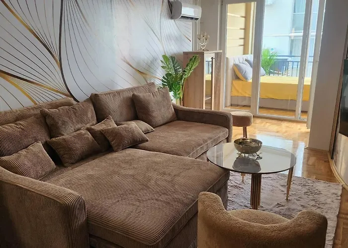 Centar 5 Star Ii كرالييفو